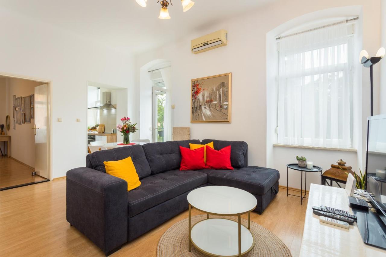Apartman Lussi Pula Exterior photo